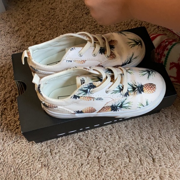 Vans - Picture 2 of 4